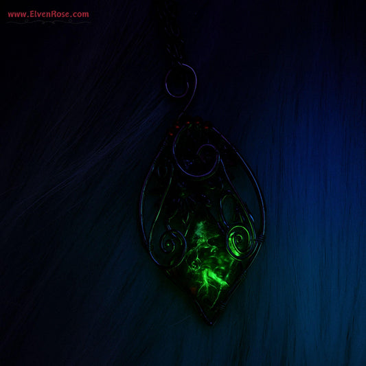 "Shadowthorn Flame" dark elf pendant - Elven Rose